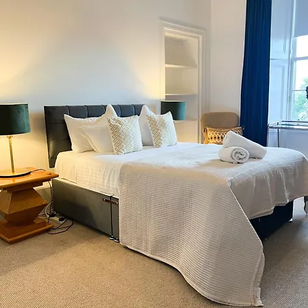 Garnethill Charm 3 Bed Flat *