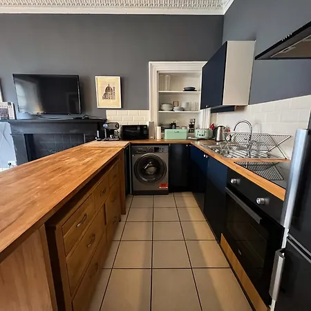 Garnethill Charm 3 Bed Flat Глазго
