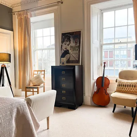 Garnethill Charm 3 Bed Flat * Глазго