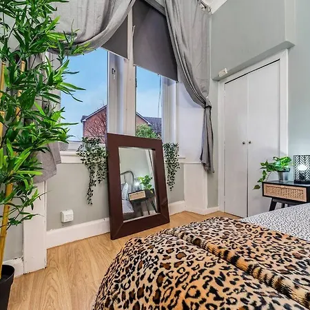 Traditional 1-bed Flat In Southside 아파트 글라스고