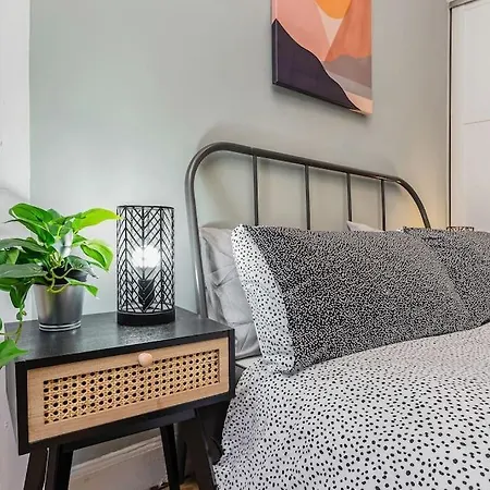 Traditional 1-bed Flat In Southside * 글라스고