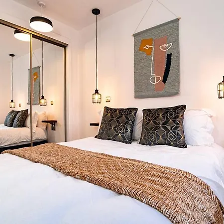 Stylish Pad With Free Private Parking *