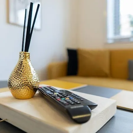 Stylish Pad With Free Private Parking