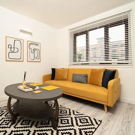 Stylish Pad With Free Private Parking