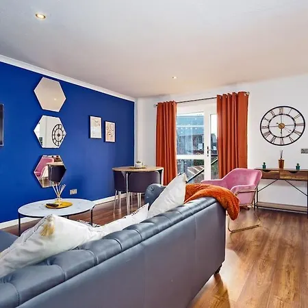 New Slick Finnieston Pad W/ Free Parking