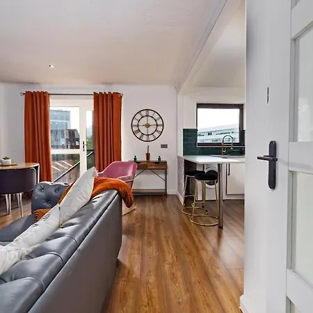 New Slick Finnieston Pad W/ Free Parking Apartment *