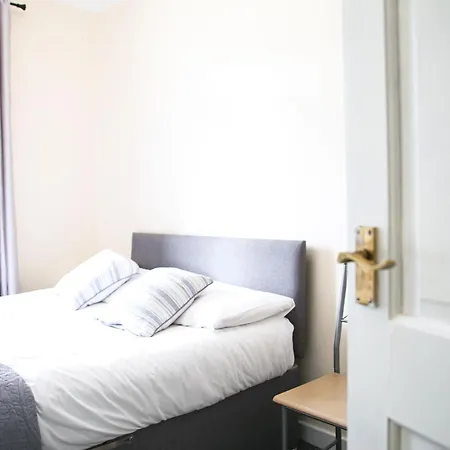 Glasgow, 3 Bed Close To Centre, Free Street Parking Apartment