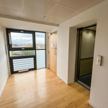 Duplex Next To Hydro With Parking Апартаменты Глазго