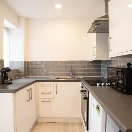 City, West End, Private Parking Apartment *
