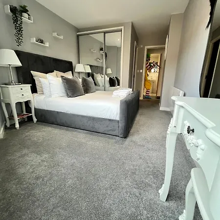 Daire Glas Go Executive 2-bedroom Near Ovo Hydro Free Parking