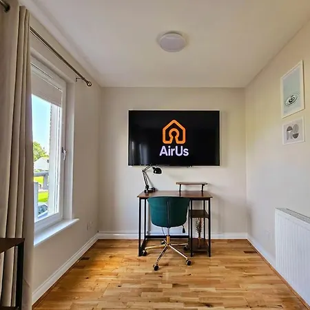 Modern 5 Bedroom Townhouse With Free Parking Glasgow
