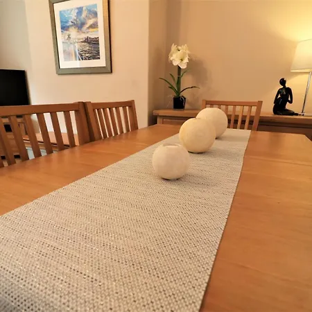 Signature - Gordon House