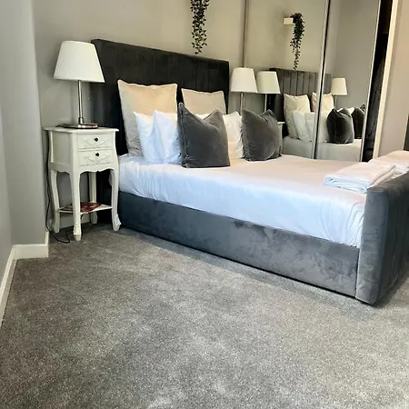 Glas Go Executive 2-bedroom Near Ovo Hydro Free Parking *