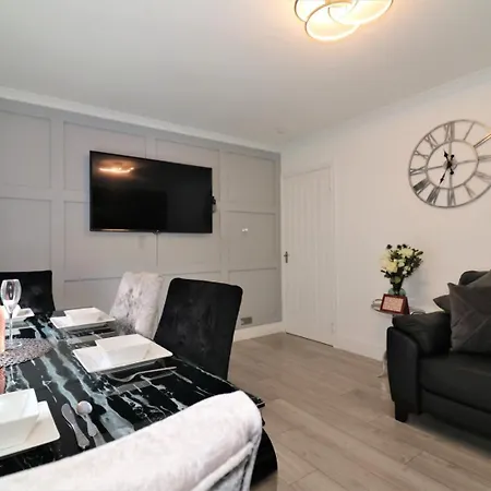 2 Bedroom At Secc Hydro Free Parking Glasgow