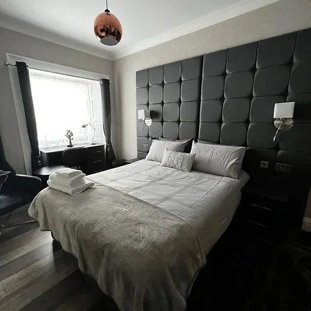 Amani - Centre 4* Glasgow