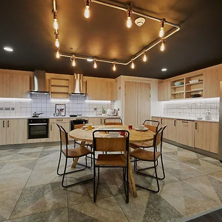 Appartement Fully Equipped Modern In West End For Students Only