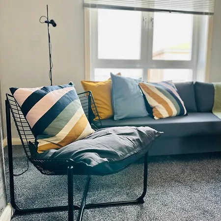 Cosy Stylish Home, Seperate Entrance דירה גלאזגו