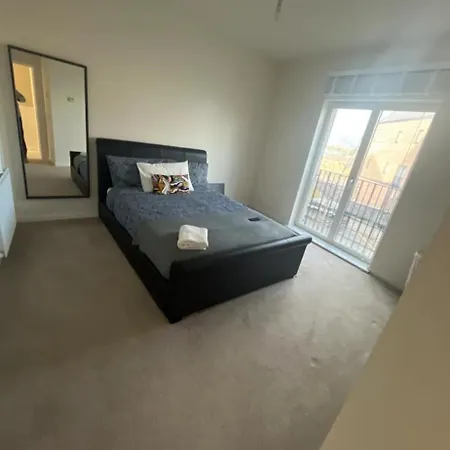 Апартаменты Beautiful 3 Bed House In Centre *