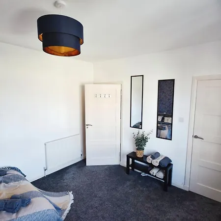 Cosy Stylish Home, Seperate Entrance * Glasgow