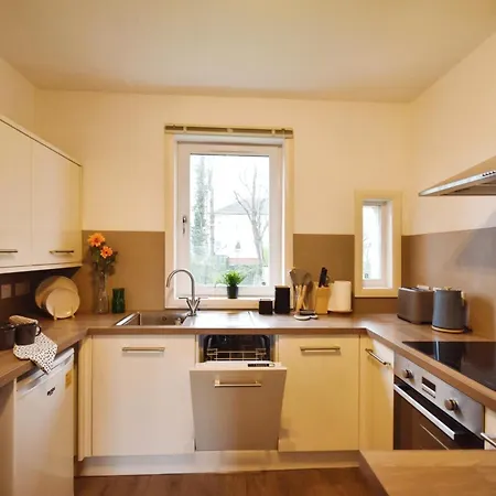 Daire Modern Style , Separate Entrance Glasgow