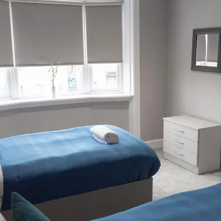 3 Bdr House At Caledonia Luxe Short Lets & Serviced *