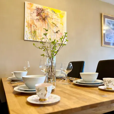 Апартаменты Beautiful & Spacious 2-bed Flat In Centre With Free Parking Глазго