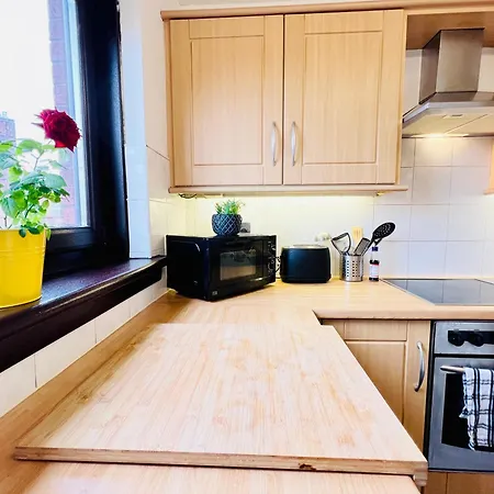 Beautiful & Spacious 2-bed Flat In Centre With Free Parking Lejlighed