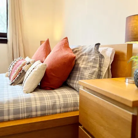 Beautiful & Spacious 2-bed Flat In Centre With Free Parking *