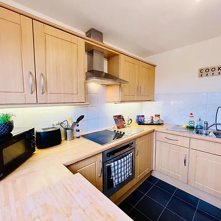 Апартаменты Beautiful & Spacious 2-bed Flat In Centre With Free Parking Глазго