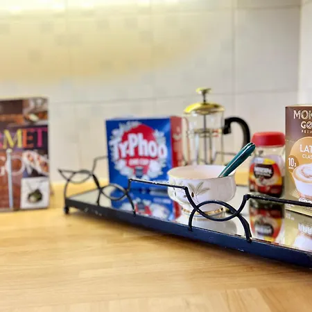 Апартаменты Beautiful & Spacious 2-bed Flat In Centre With Free Parking