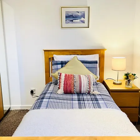 Beautiful & Spacious 2-bed Flat In Centre With Free Parking Lejlighed *