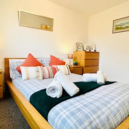 Beautiful & Spacious 2-bed Flat In Centre With Free Parking * Glasgow