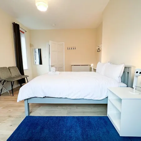 Apartment West End Gem 3br Detached Family House
