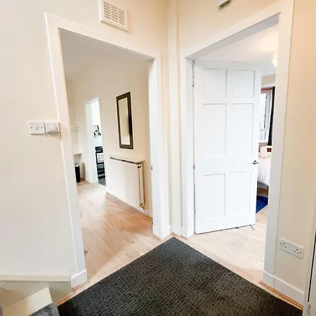West End Gem 3br Detached Family House Apartment