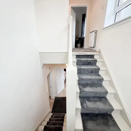West End Gem 3br Detached Family House Apartment *