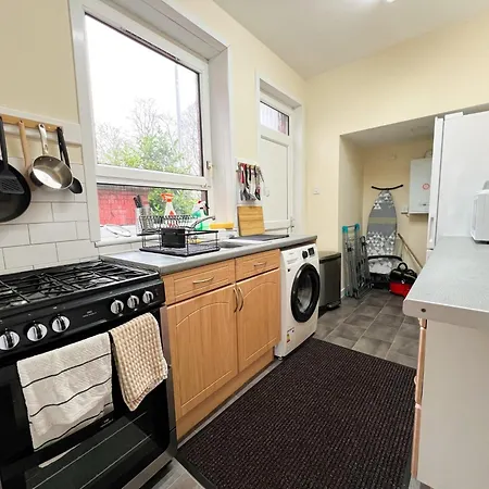 West End Gem 3br Detached Family House Glasgow