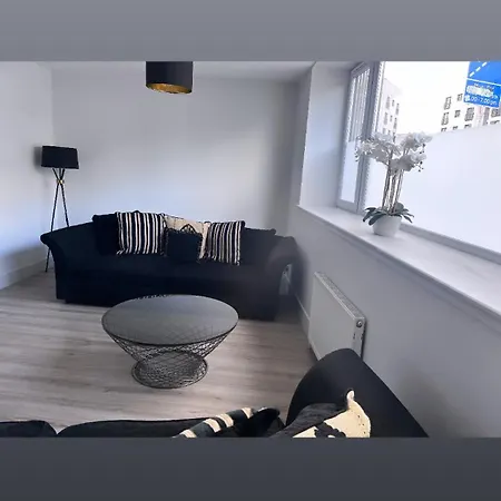 3 Bedroom House Near Centre Sleeps 7