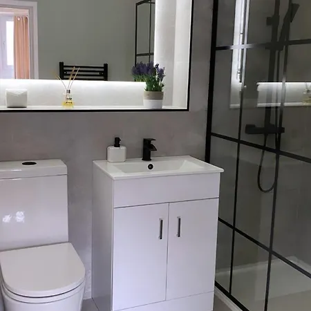 3 Bedroom House Near Centre Sleeps 7 Appartamento Glasgow