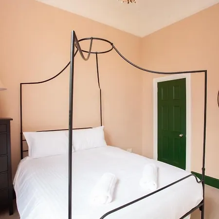 Bright Spacious 3 Bed Flat 公寓