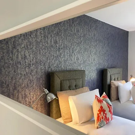 Beautiful West End Flat With Private Parking