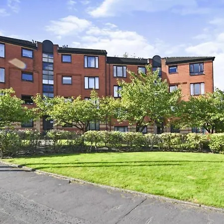 Beautiful & Spacious 2-bed Flat In Centre With Free Parking Lejlighed