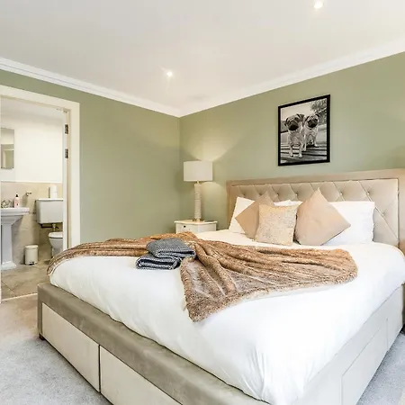 Luxurious Park District Duplex 글라스고