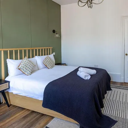 Spacious 3 Bedroom In - Free Parking غلاسغو