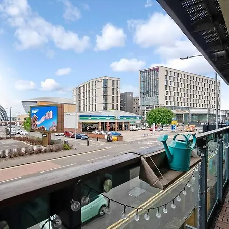 Luxury Huge Modern Open Plan 2bedroom Flat - Free Private Parking & Balcony Located At The Ovo Hydro And Sec Centre