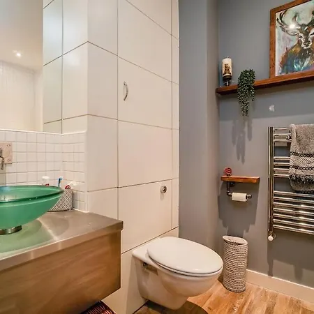 Luxury Huge Modern Open Plan 2bedroom Flat - Free Private Parking & Balcony Located At The Ovo Hydro And Sec Centre غلاسغو