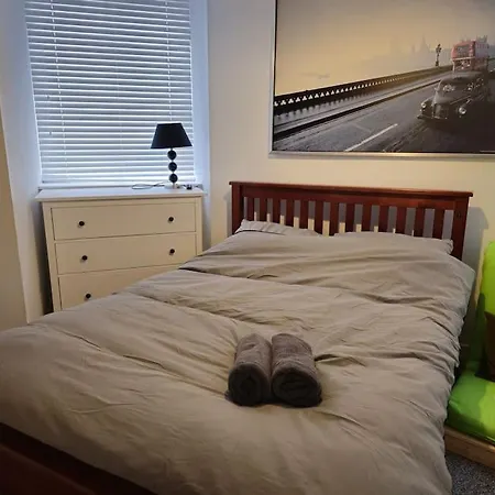 2 Bedroom Modern Stylish In Centre 格拉斯哥