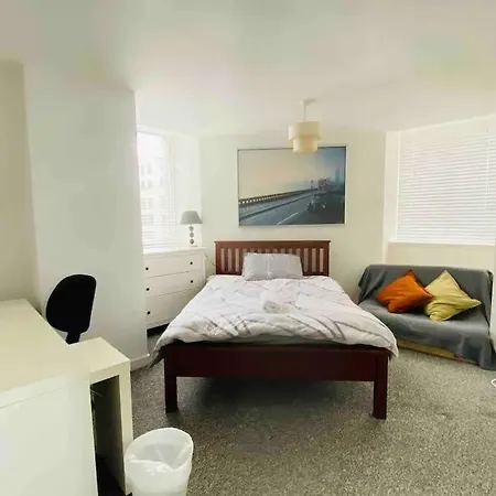 2 Bedroom Modern Stylish In Centre 格拉斯哥