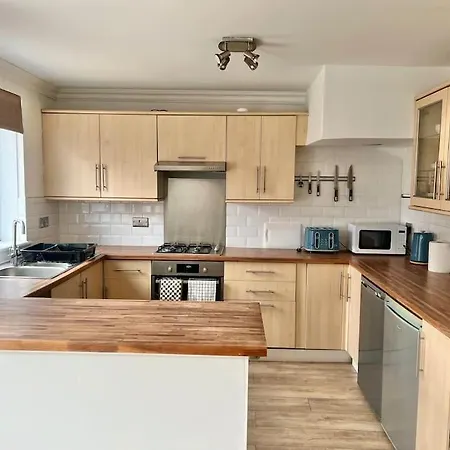 Ideal 3 Bed In With Free Parking