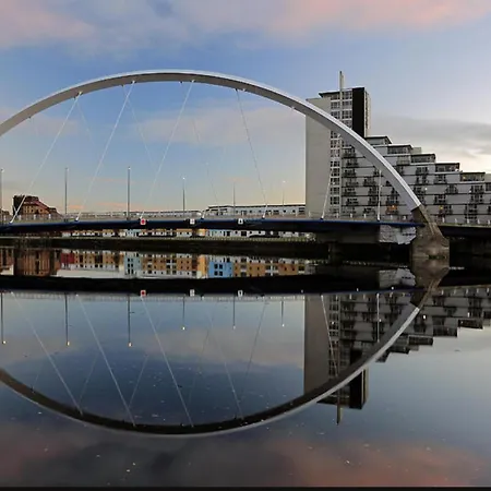 - Sleeps 2 & Freeparking During Weekend * Glasgow