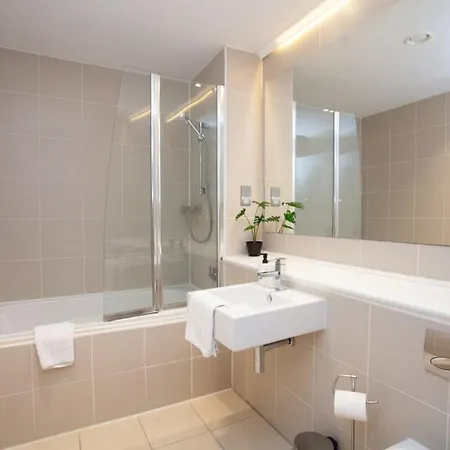 Stunning One Bed With Parking In Centre Apartment